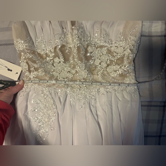 Elegant White Wedding Dress size 8 - Picture 10 of 12